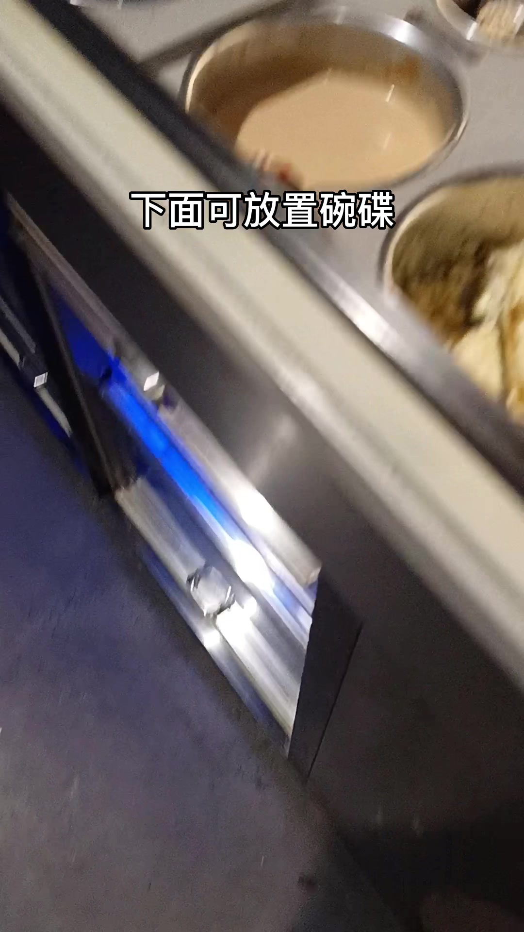 刘一手火锅店都在用的调料台是怎样的?