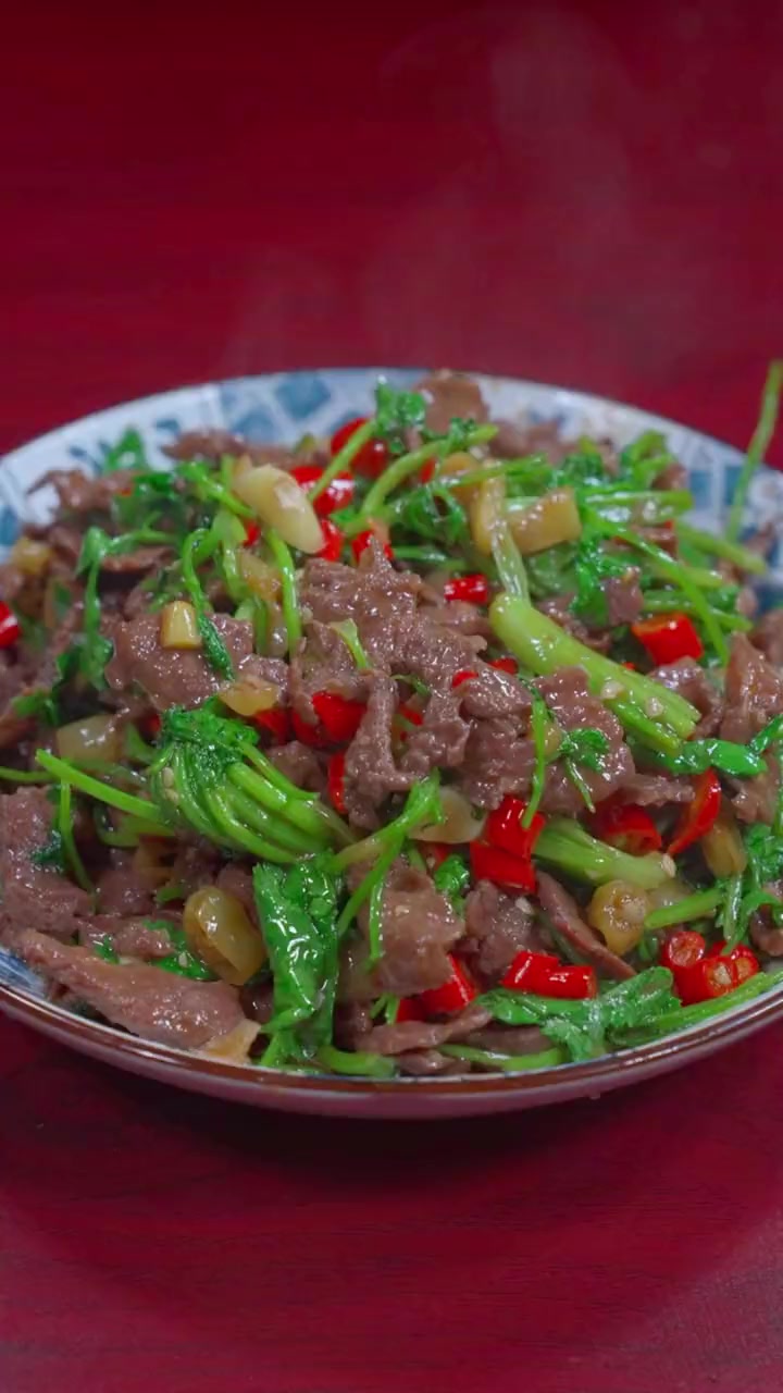 这样做的小炒牛肉鲜香嫩滑。好吃又下饭。喜欢的赶紧收藏起来