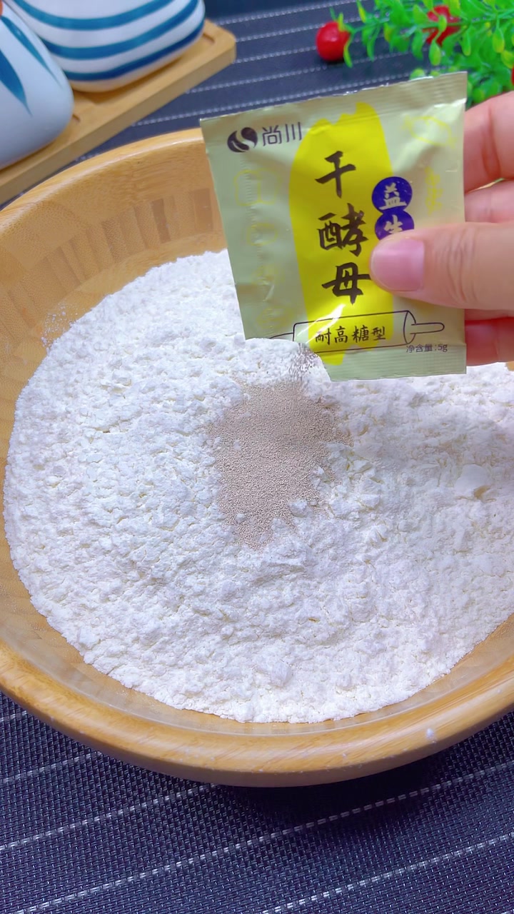 不用提前发面就能做的小花卷,好看好吃,蓬松萱软