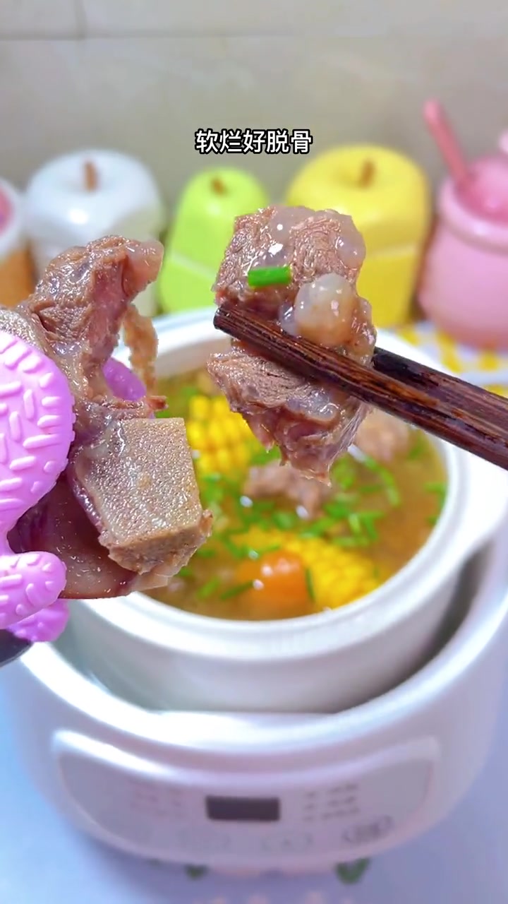 宝宝宝版的西红柿牛脊骨汤软烂脱骨的肉肉搭配酸甜开味的汤汁