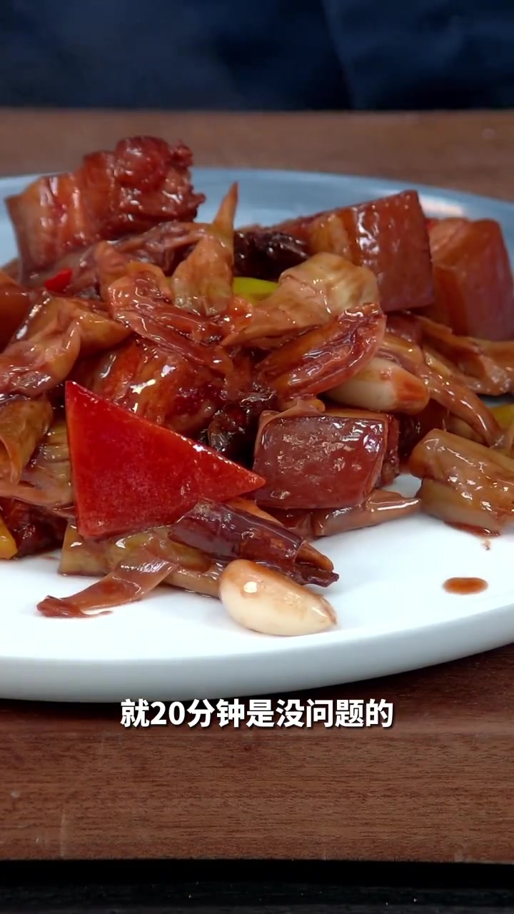 红烧肉新吃法,竹笋鲜爽,肉香软烂!趁着天气凉爽做上一碗配点小酒别提多美了。红烧肉 美食教程