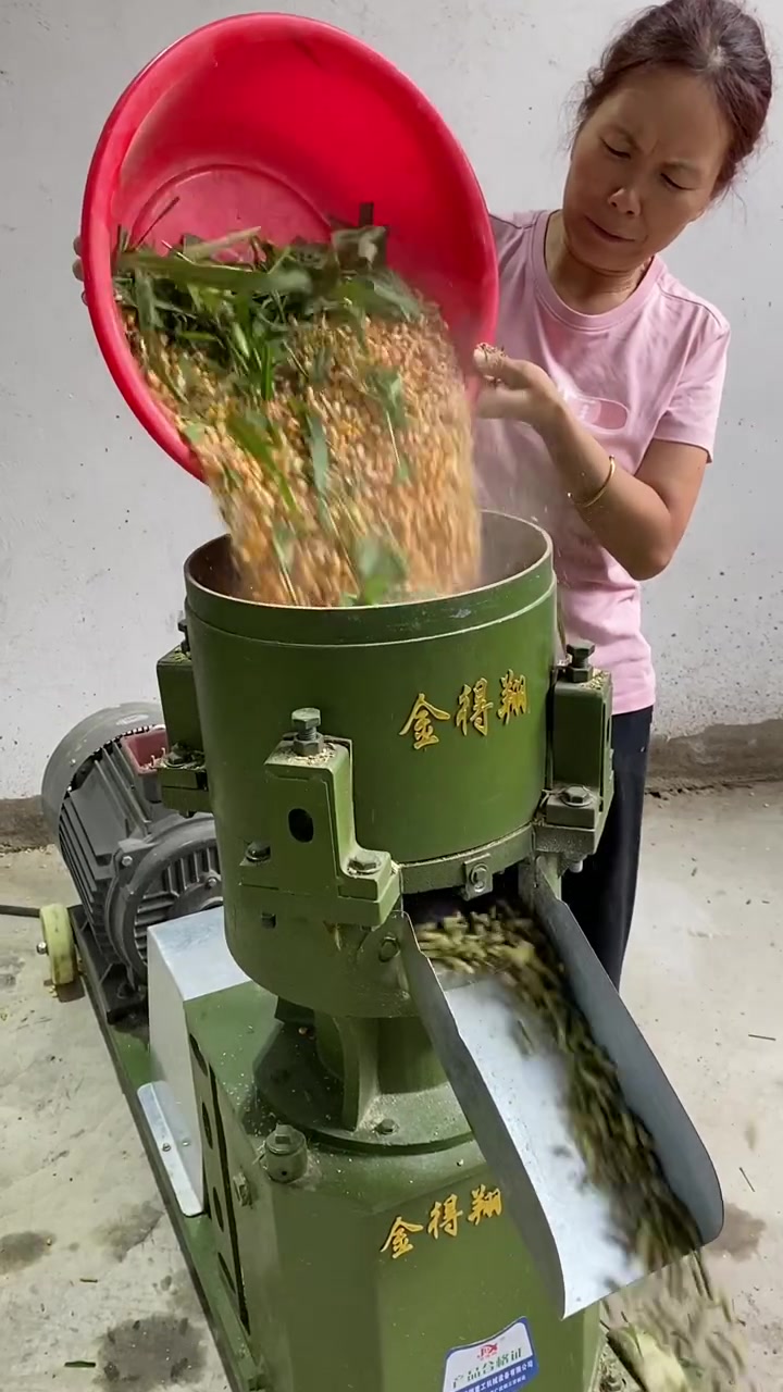 升级版饲料级级机,加工饲料颗粒成型好,营养价值高!适合喂养鸡鸭鱼兔猪马牛羊鹅的养殖户 聚焦