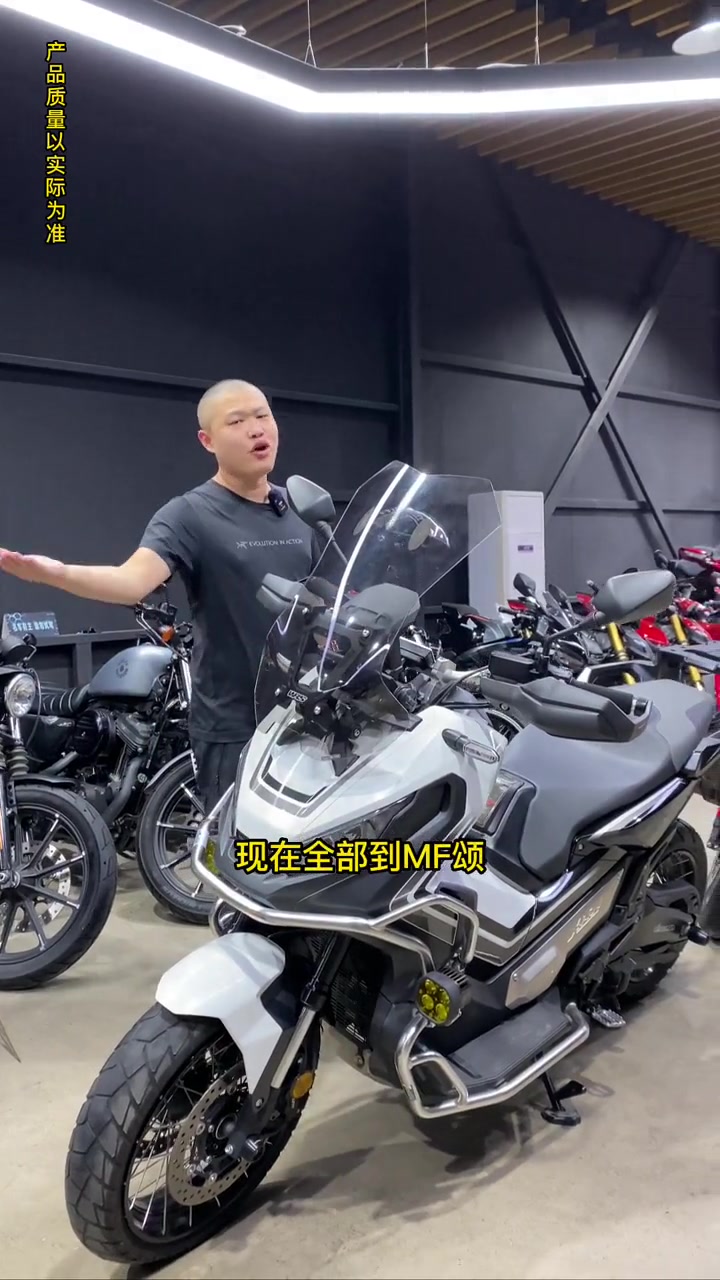 拿下100多个w的小摩托!哈雷双灯滑翔 宝马r18 机车 爱机车爱生活 让骑行成为一种生活