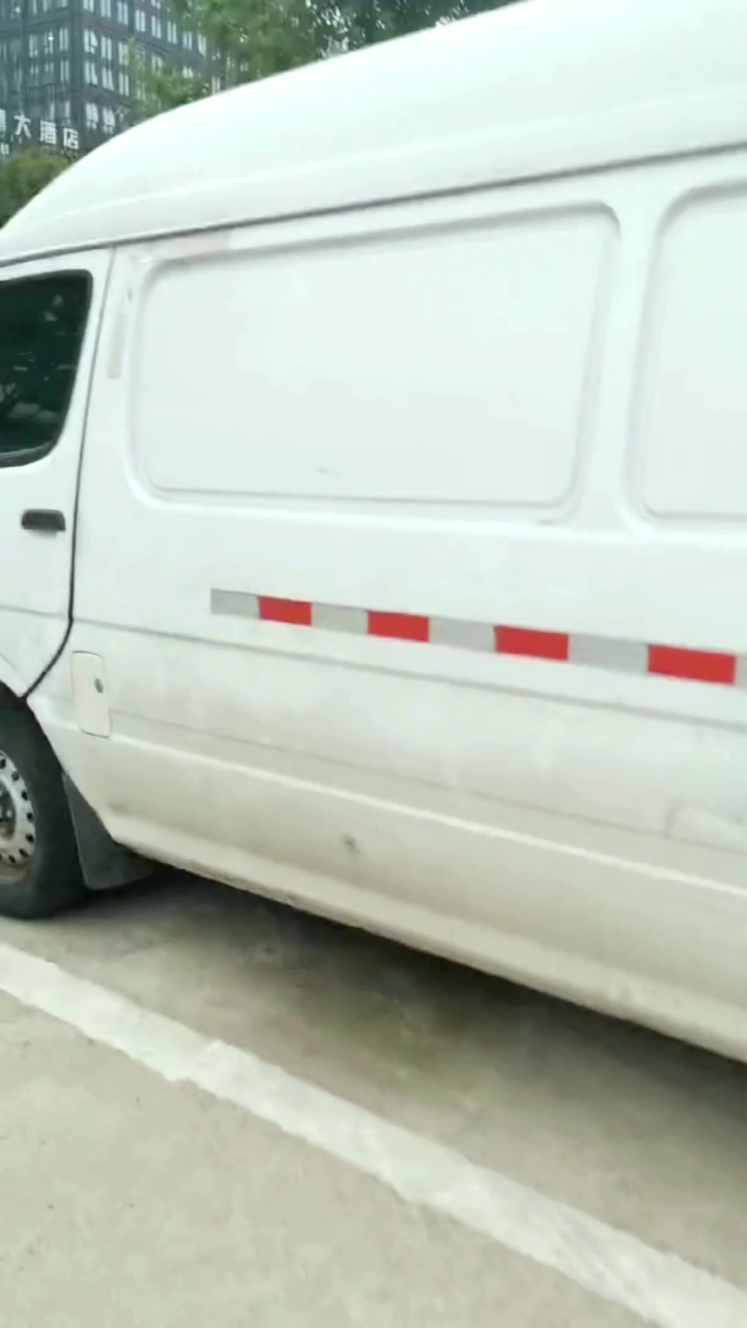 南京金龙D10高顶,18年12月上牌封闭式面包车大面新能源创源电池