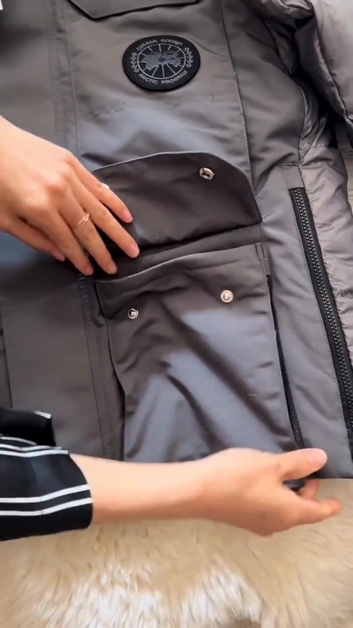 远征:2022加拿大鹅羽绒服外观细节分享