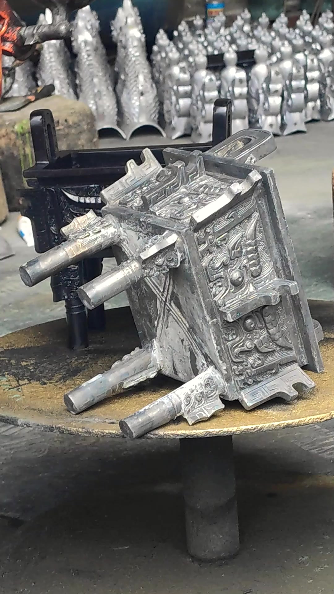 纯手工打造青铜器洛阳鼎