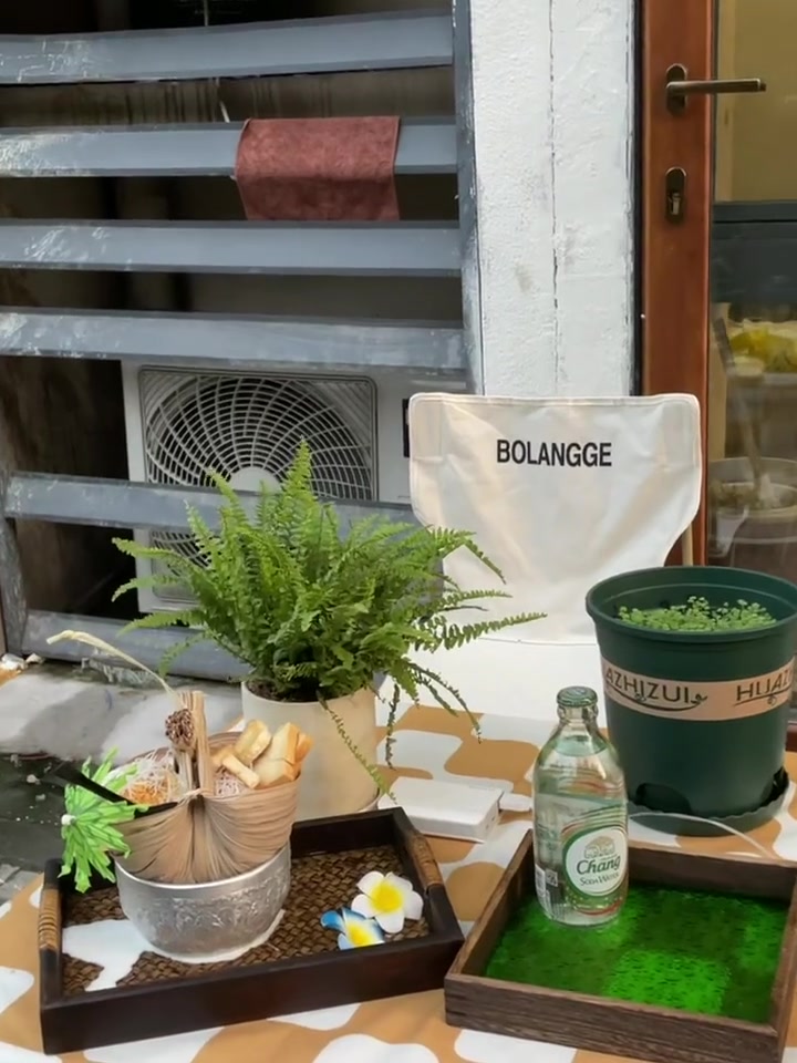 好喝的塑料袋装泰式冰奶茶,6Mean开到家门口了,开心,闭眼冲