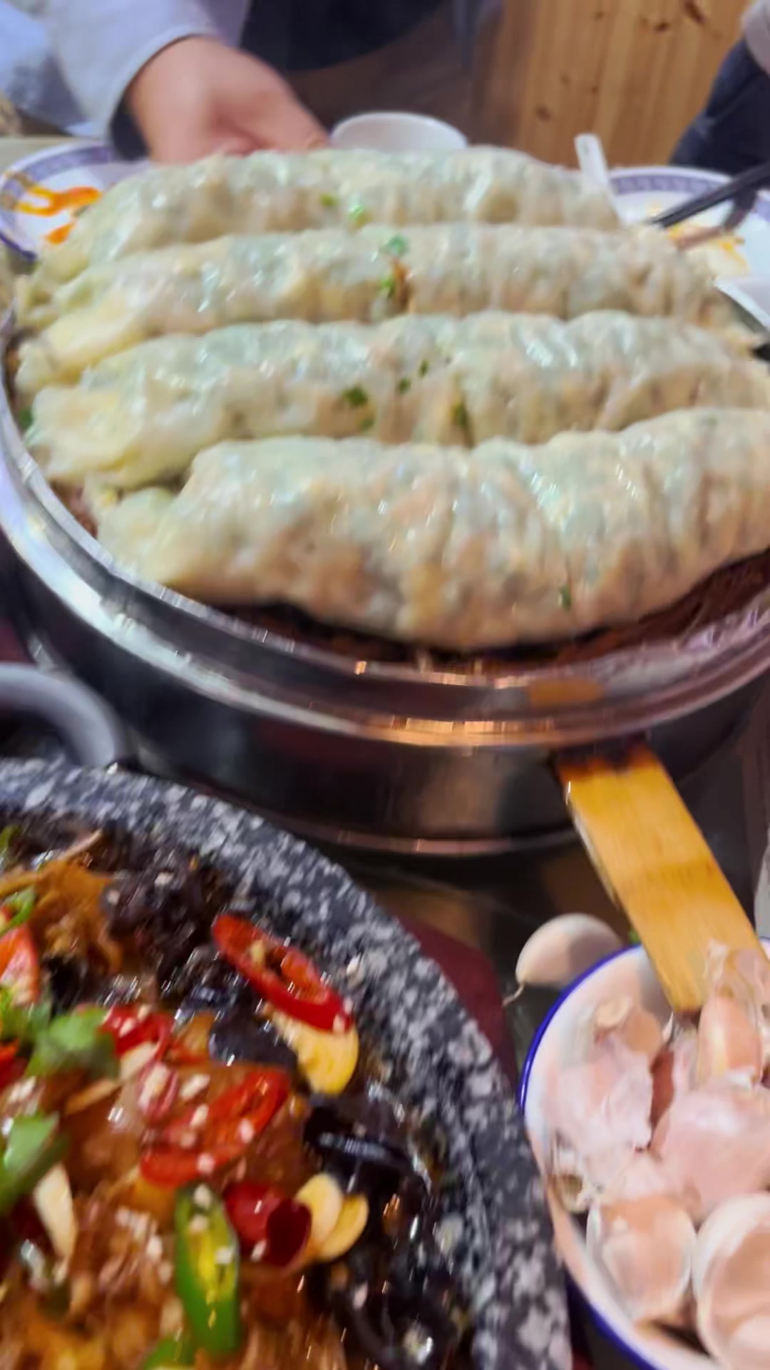 石锅带皮羊肉,网红菜莽,石锅肥肠,你馋哪一口?