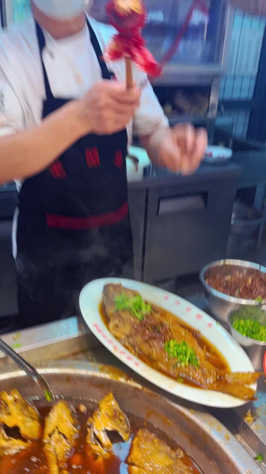 假期小聚东方老醋鱼,吃酱肉,孜然羊肉卷烙馍百吃不厌的家常美味