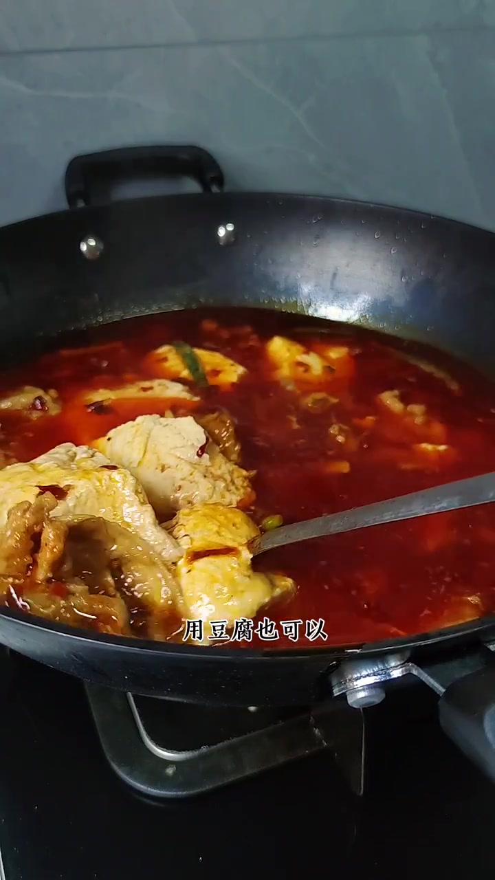 豆花要吃烫的。鱼要吃嫩的。万物皆可涮火锅。重庆火锅