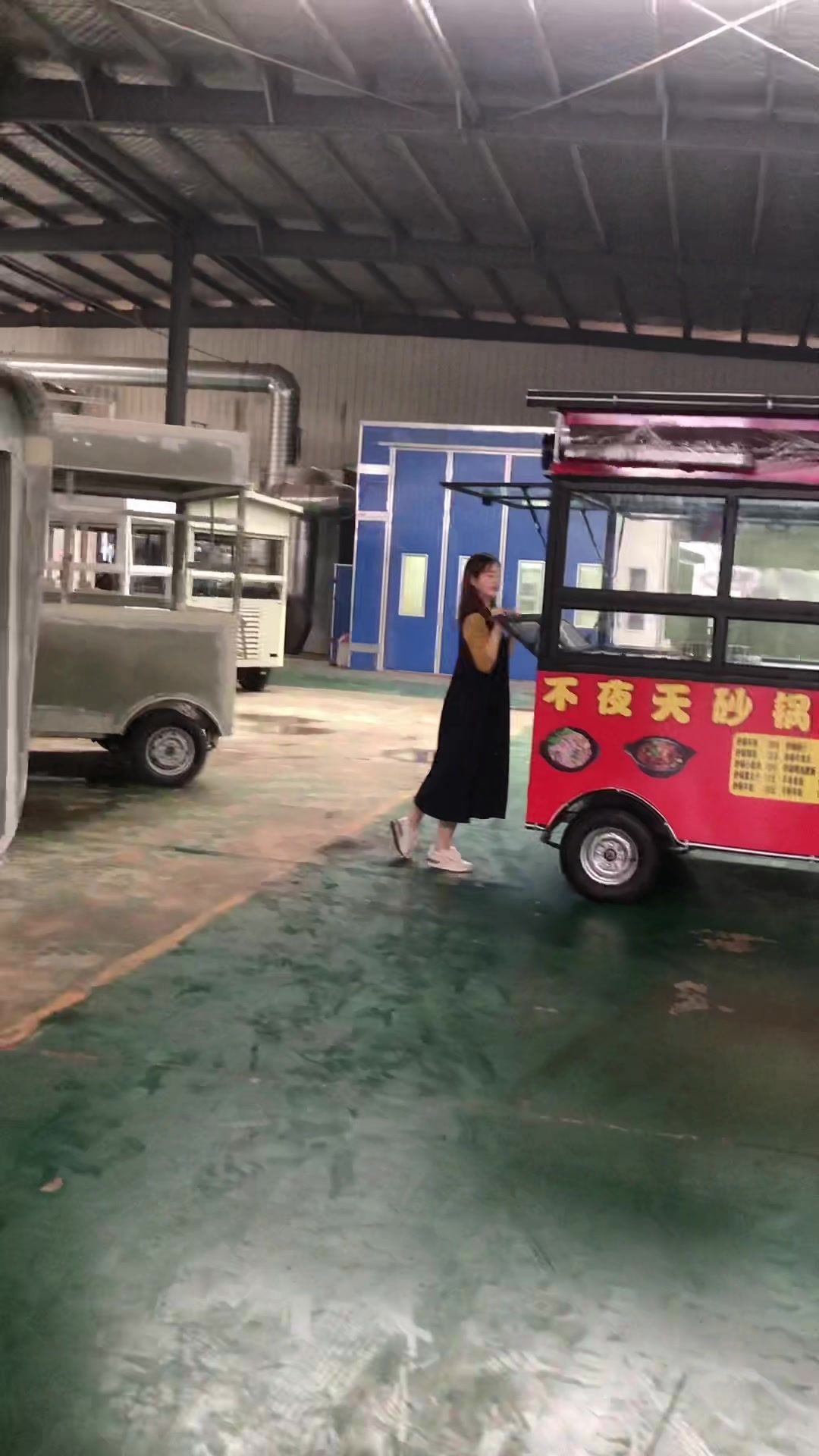 电动四轮麻辣烫车摆摊创业小吃车移动餐车