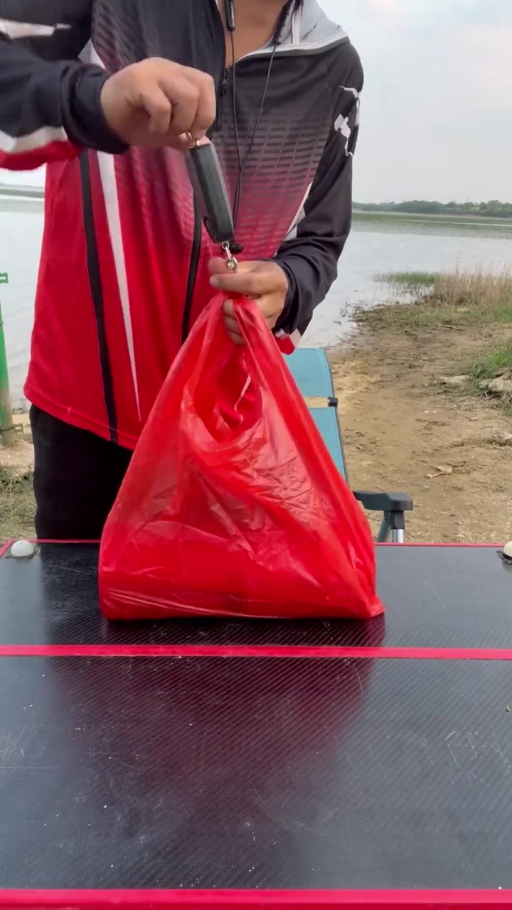 开箱体验被钓友称为千元级性价比之王的激光炮 钓具测评 开箱 夜钓灯 黑坑激光炮 钓鱼灯