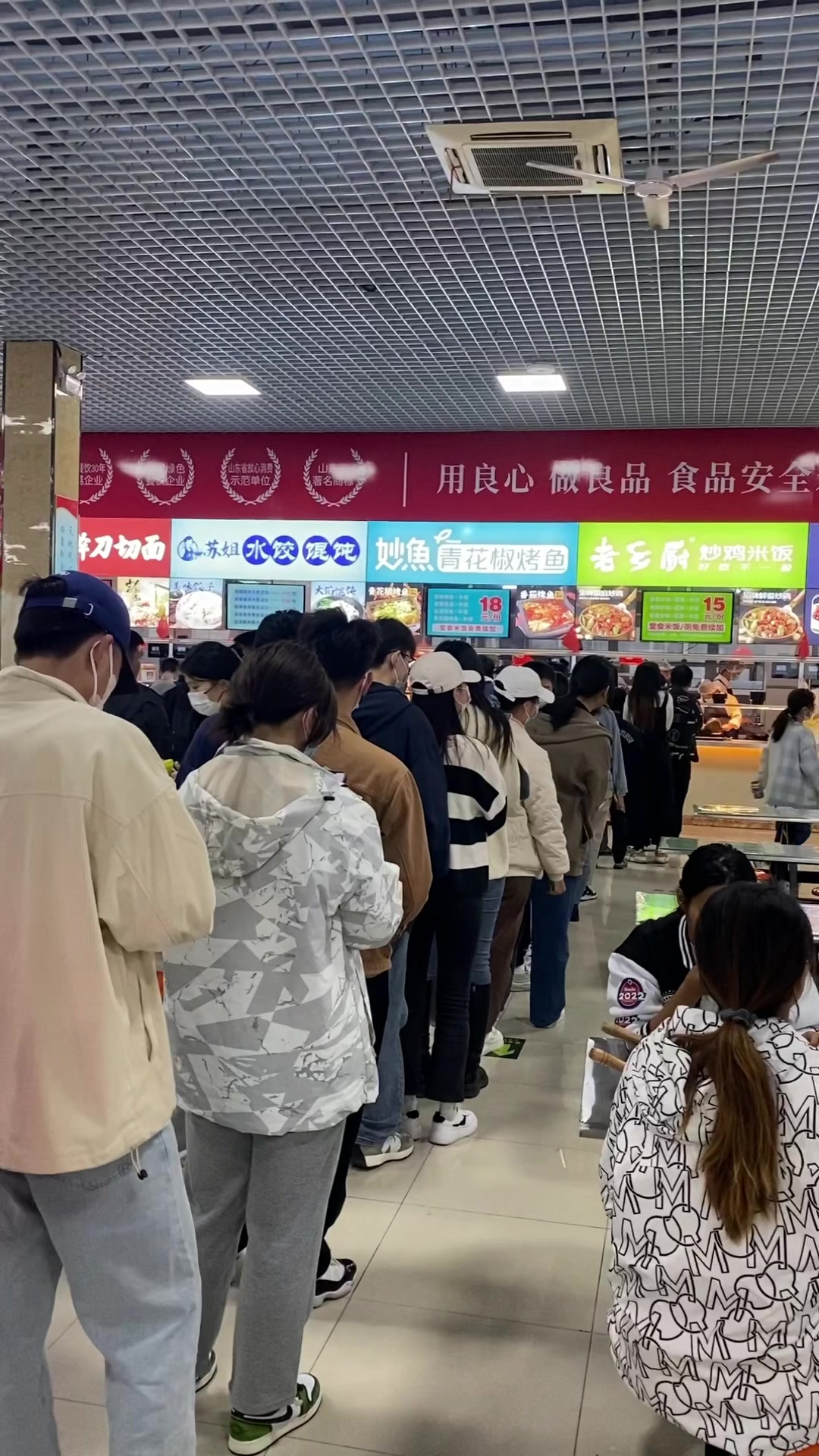 一天至少800锅,只做中午跟晚上,学吗