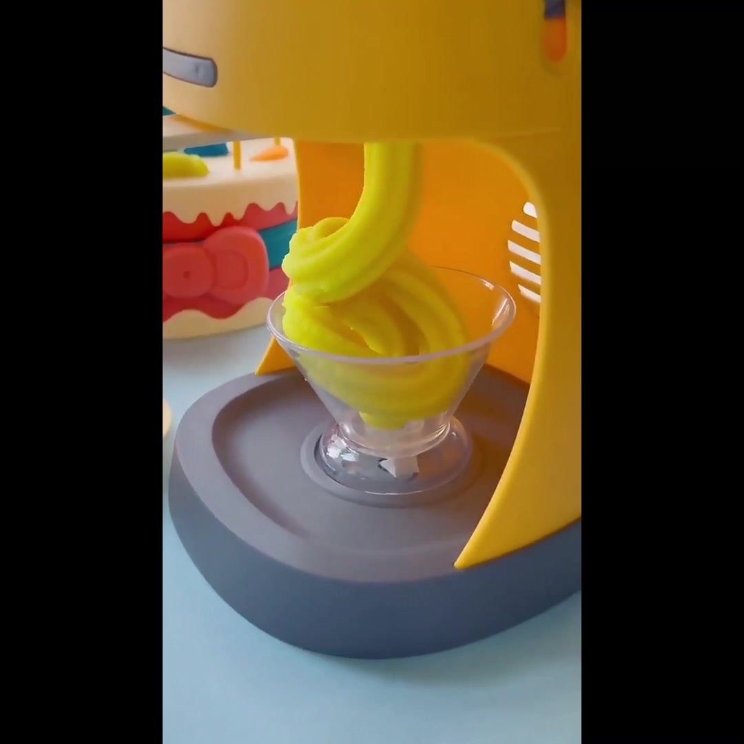 手工做生日蛋糕全家福主题