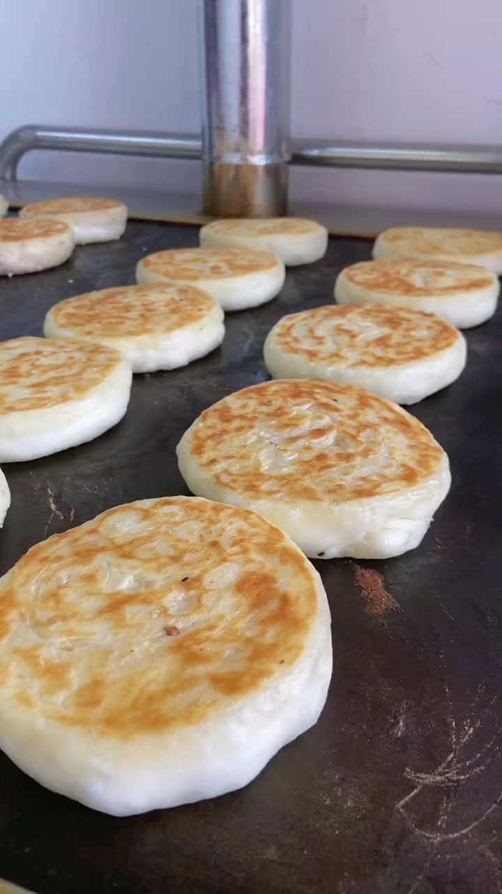 我是农民的孩子,没有好的背景,靠自己的双手打拼出自己的道路,加油吧年轻人 油酥烧饼 手艺人