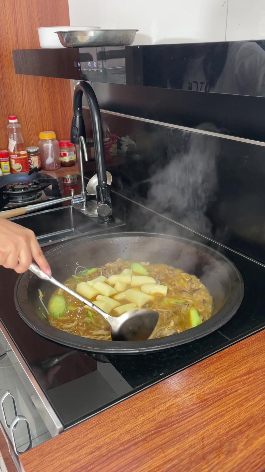 无烟柴火集成灶做麻辣烫好吃到破防