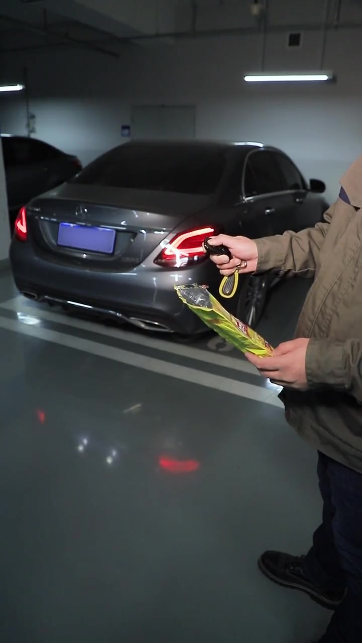 车钥匙手机信号薯片袋拍照