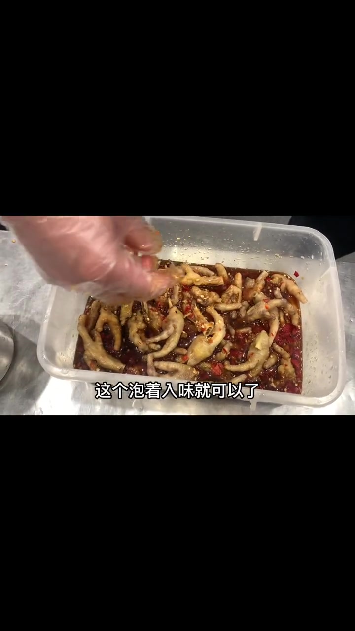夏天摆摊卖泡凤爪,如何做出好吃的网红柠檬凤爪,即简单又好吃