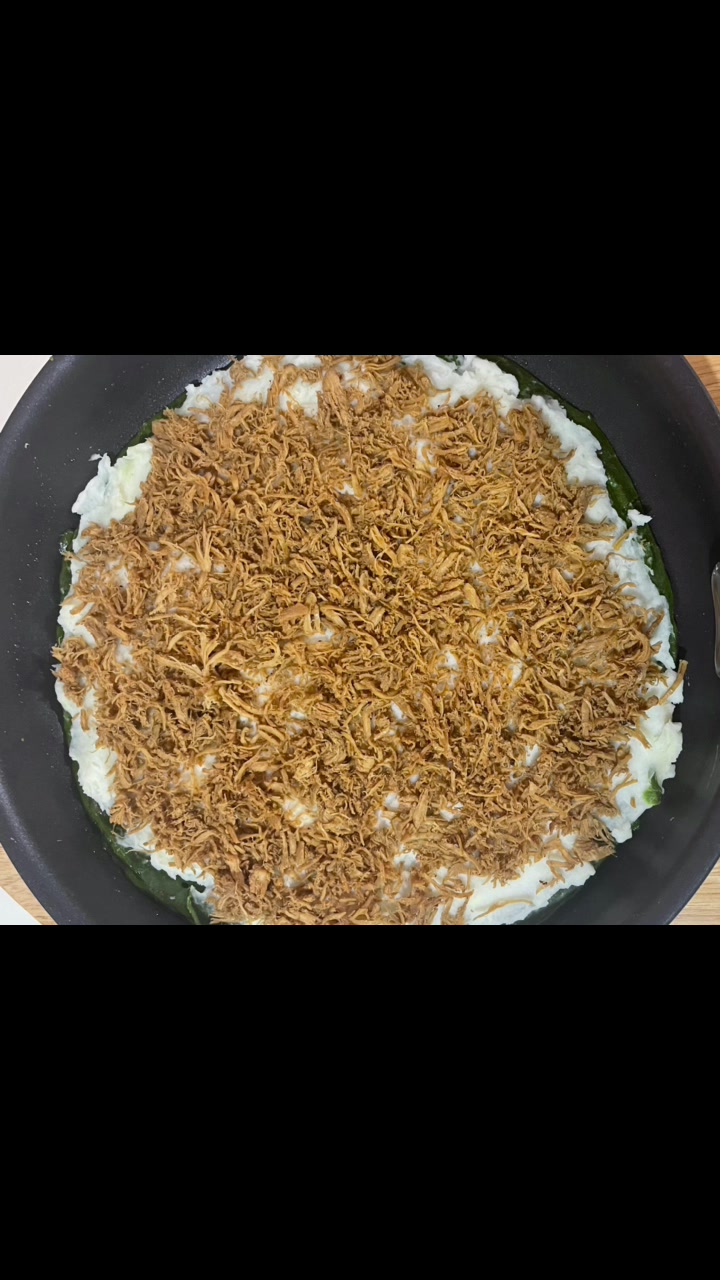 鲍鱼鸡粥配肉松山药卷,鲜奶。