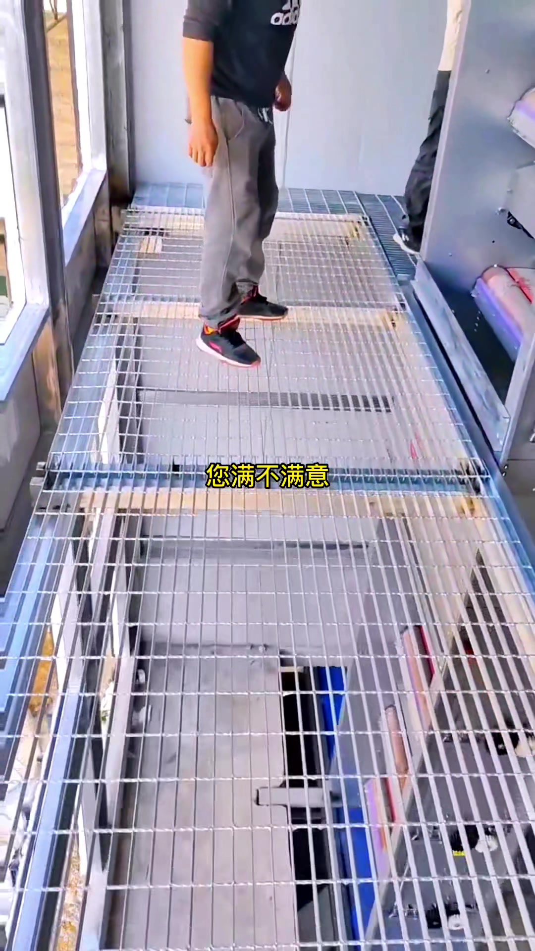 四列八层的层叠蛋鸡笼,看看这质量!