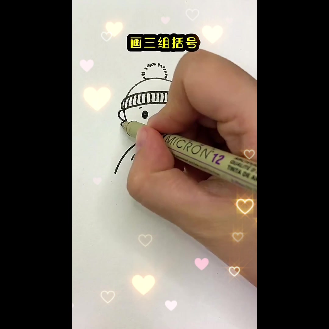 用瓶盖画喝奶茶的小姑娘