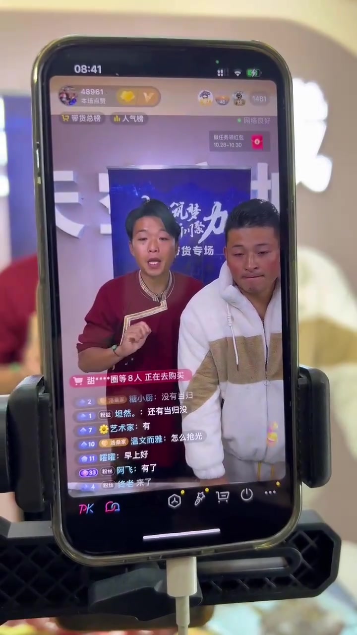 文旅筑梦 寻美四川|边吃早饭边来抢牦牛肉!现在的“洛桑和小志玛”直播间,5万余人抢理塘特产