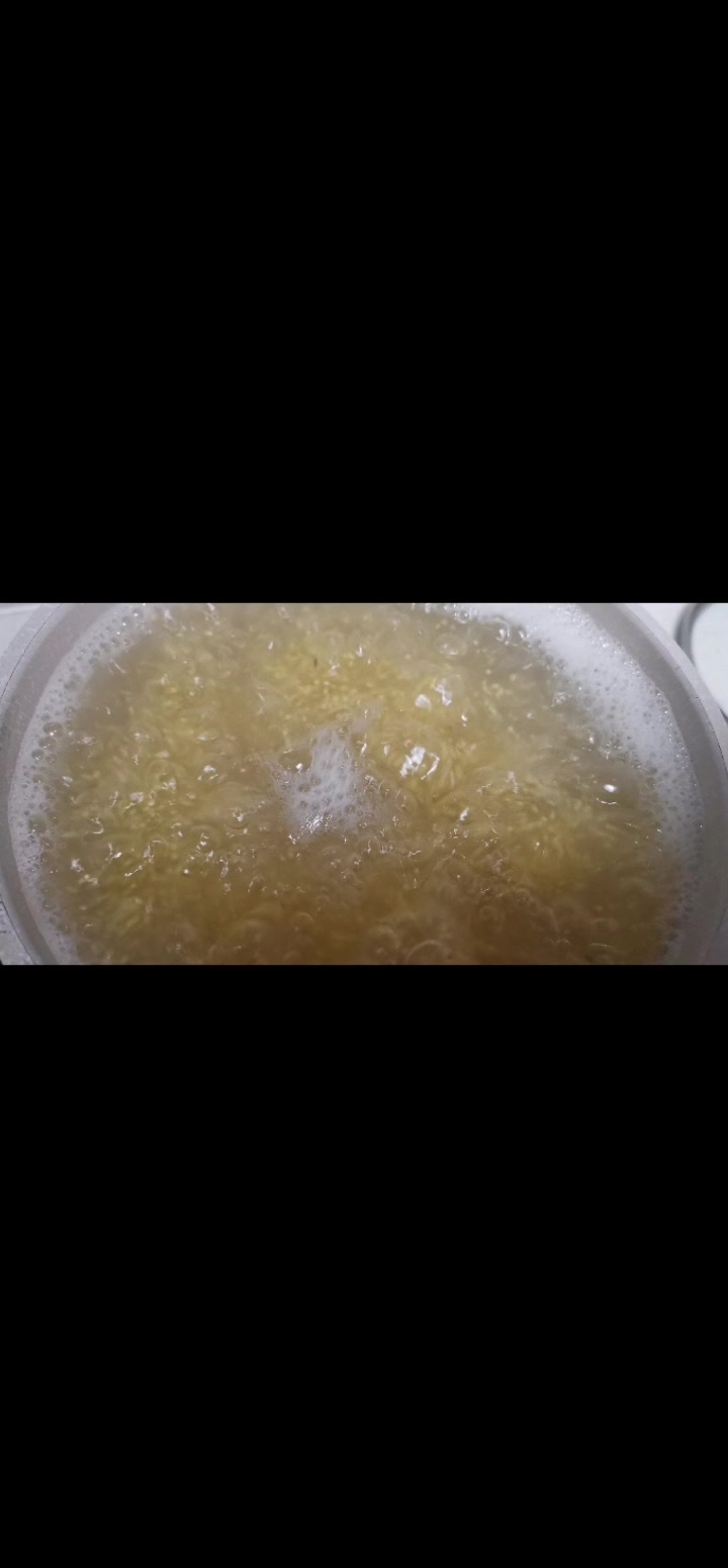早安两个小时的牛尾汤海参小米粥红枣苹果水元气满满的一天加油