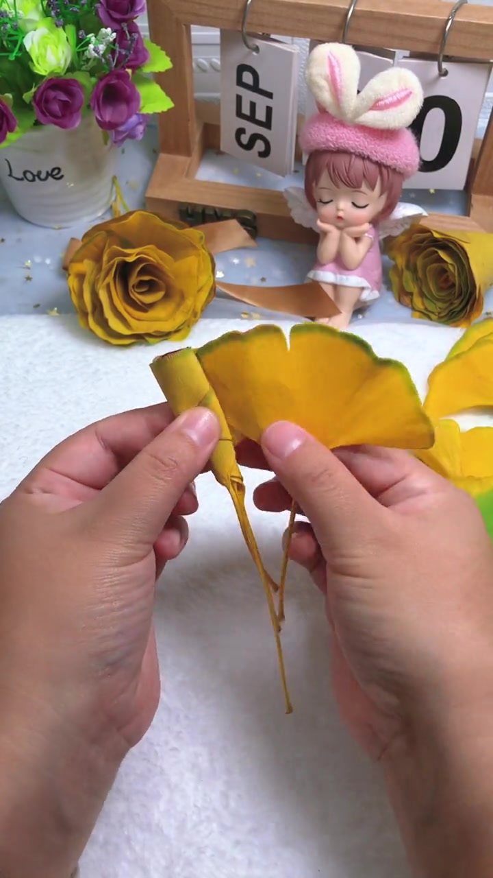 不用一点胶,也能做出银杏叶玫瑰花 银杏叶玫瑰花教程 创意手工 奇思妙想树叶画 手工DIY