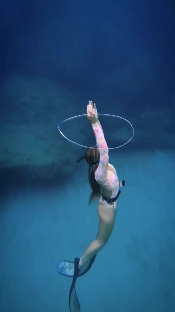 真的有美人鱼吖　美人鱼长什么样子　你见过真正的美人鱼潜水照片