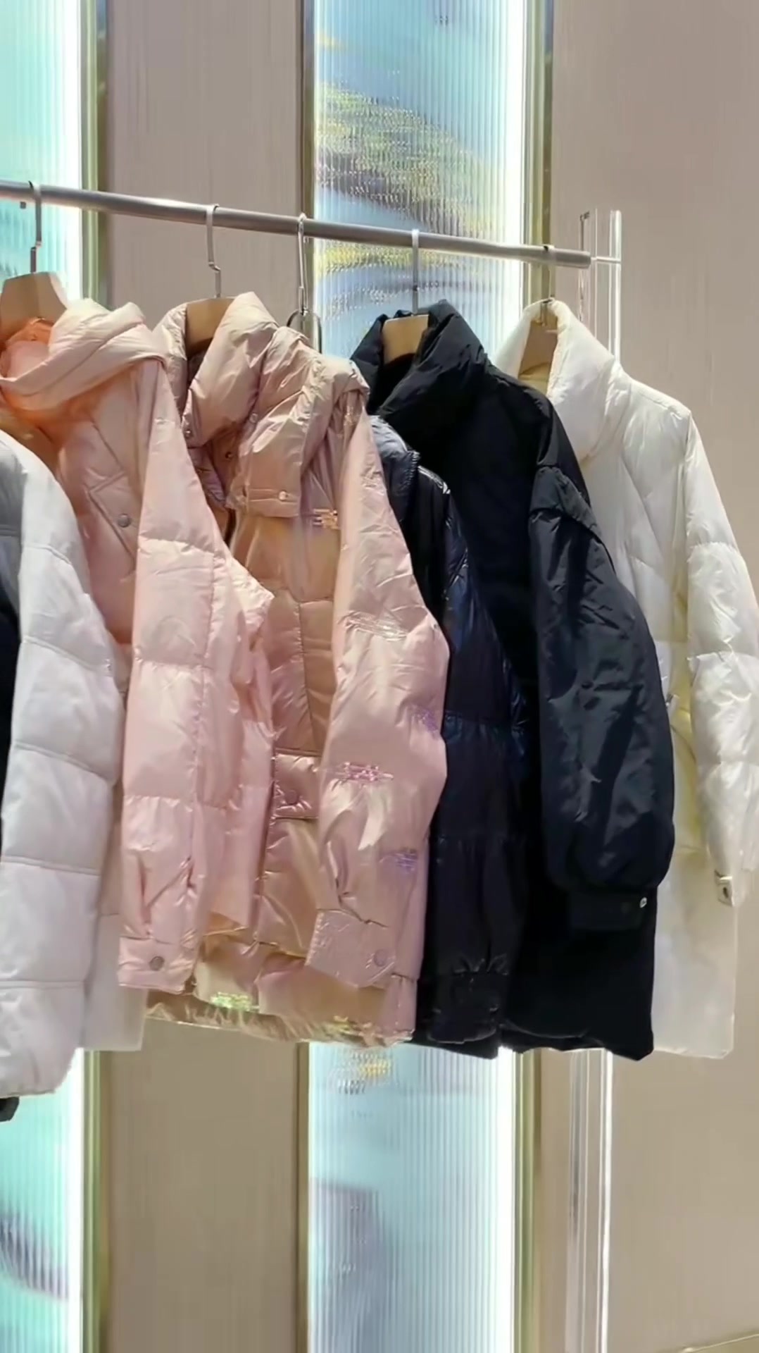 鸭鸭羽绒服22冬装品牌折扣女装