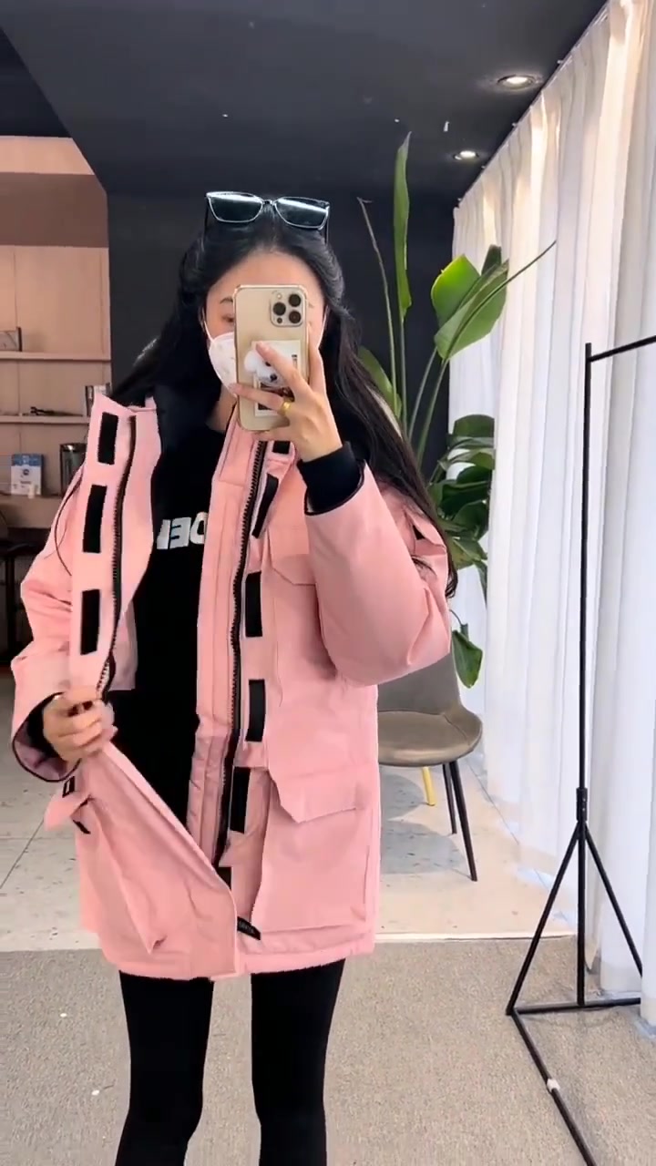 加拿大鹅粉色远征羽绒服真的是既好看又保暖舒适,真的太爱了
