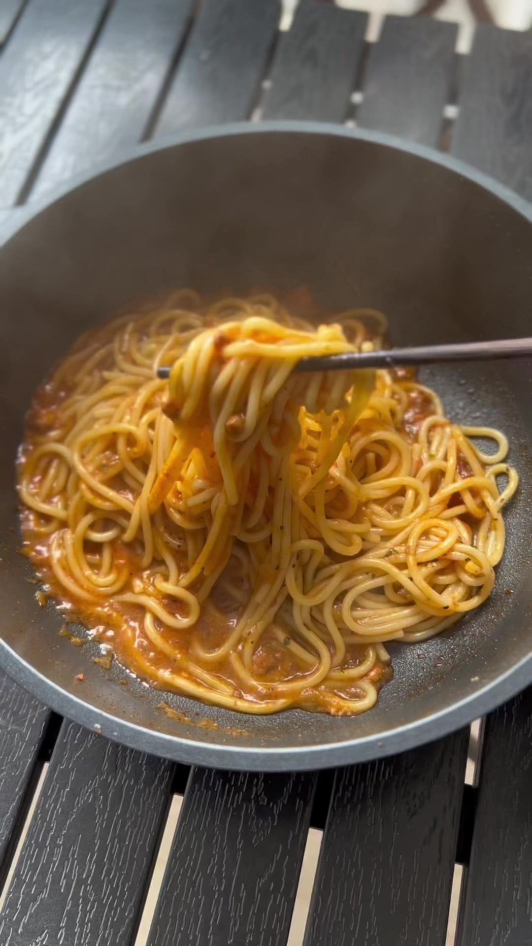 一个人在家吃番茄肉酱意大利面,做法简单又好吃