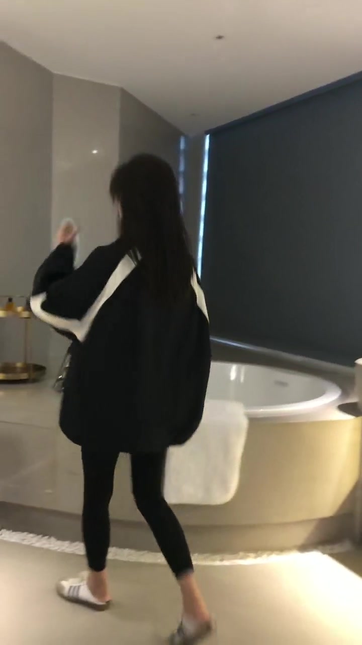 夹棉冲锋衣外套,搭配鲨鱼裤真的太好看了