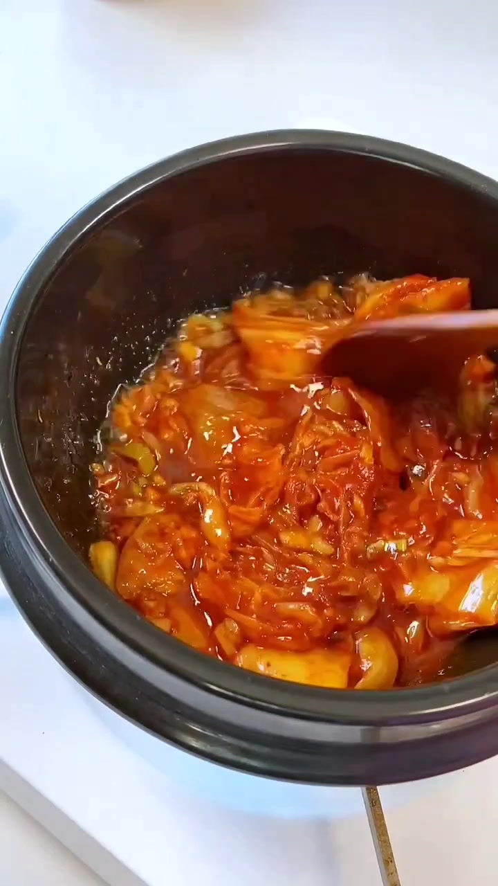 辣白菜肥牛豆腐锅,酸辣开胃,秋日来上一份全身暖乎乎!