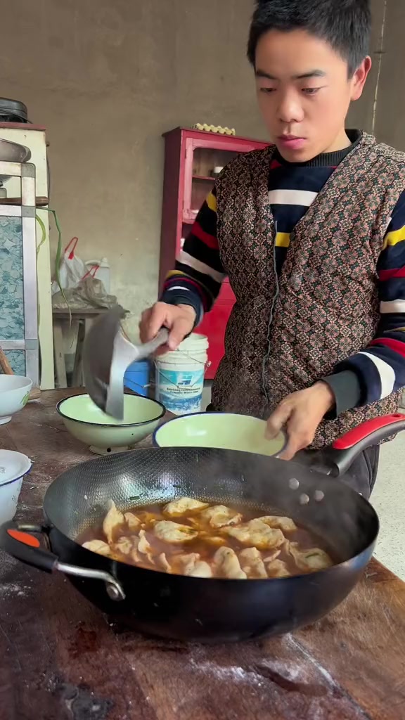 陕西特色美食:酸汤饺子