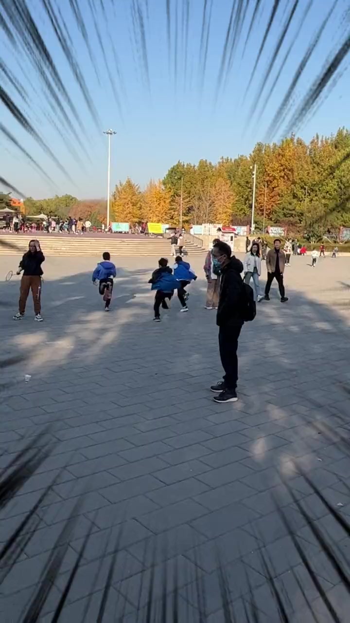 @秦牛正威 带绿头鱼头套体验社交悍匪的一天#星动向#