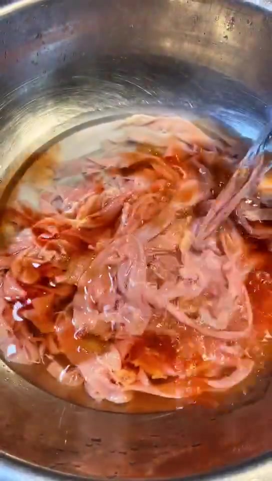 火锅里的鲜鸭肠如何处理?