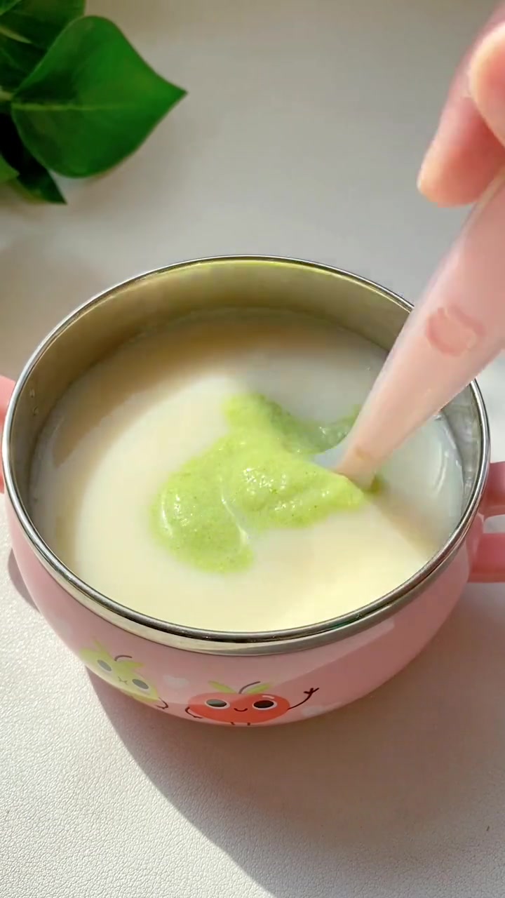 6-7个月的宝宝就可以添加肉泥了