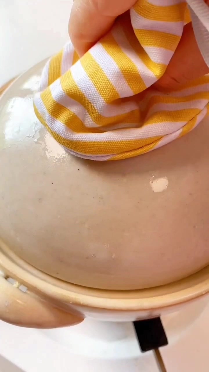 香菇滑鸡煲仔饭～