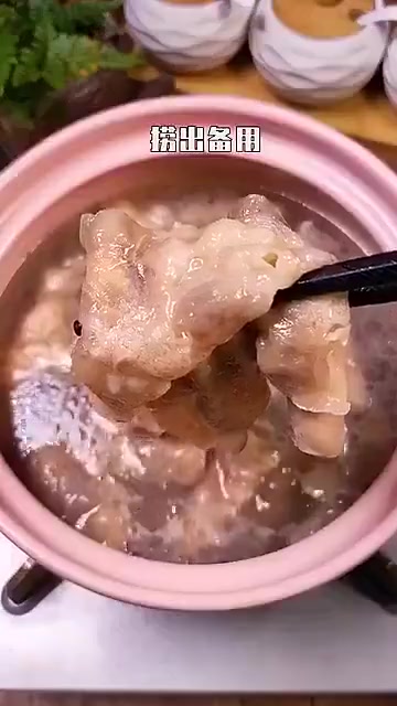 长城午餐 喜欢吃酸菜的朋友,这个酸菜肥牛粉丝一定要收藏起来试试,非常的好吃哦