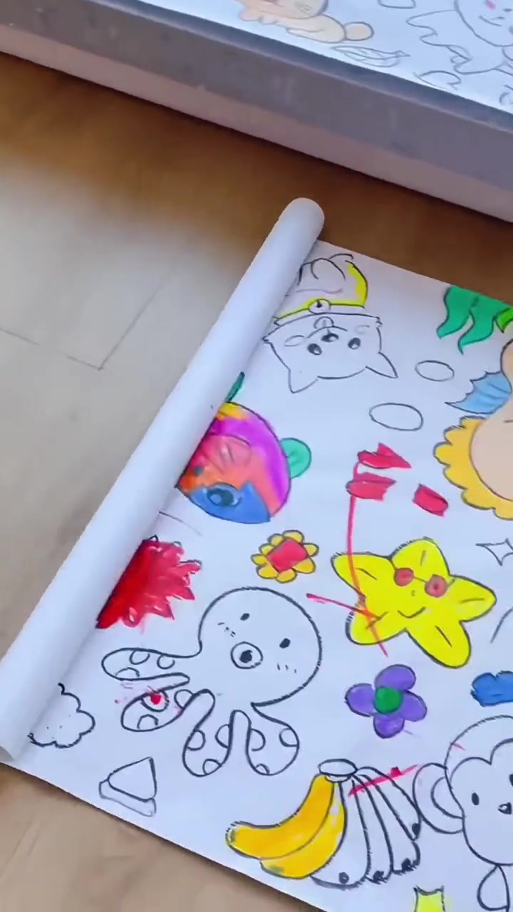 可以铺在地上的超大涂鸦画纸,给孩子尽情发挥的空间 创意涂鸦儿童画