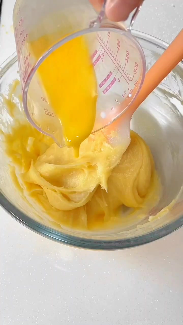 不塌陷不回缩的配方爆浆卡仕达闪电泡芙