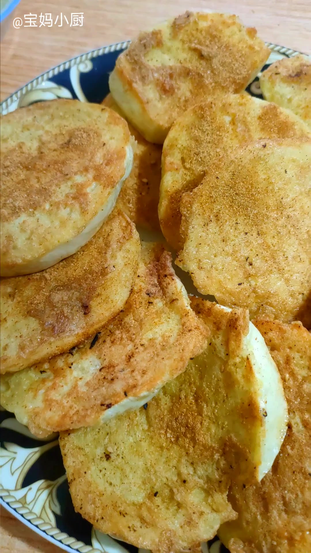 早起20分钟做的早餐,疙瘩汤,烧烤味馒头片,香菇肉酱
