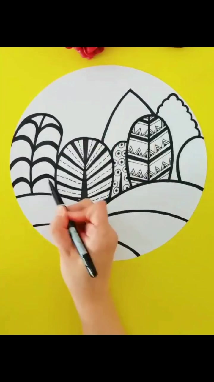 美术小课堂 彩虹树林线描画