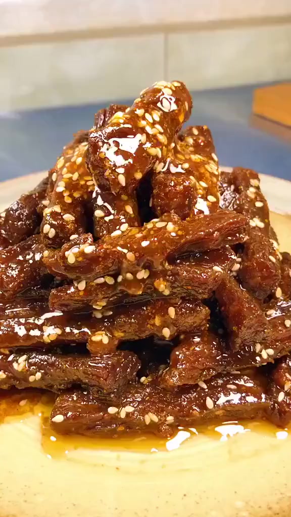 我的暖冬这样式儿 厨艺教程   美食时刻「手撕牛肉做法」家里呆久了,来做点小零食吧,太美味
