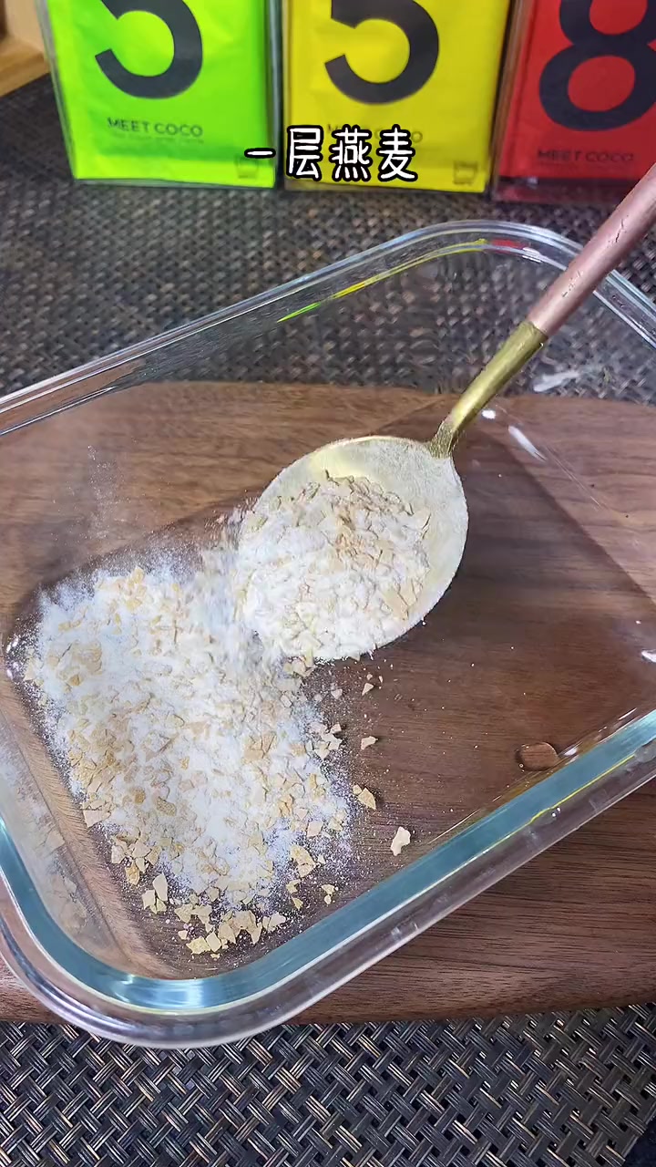 今天用可可粉燕麦做了低卡版提拉米苏,好吃又解馋