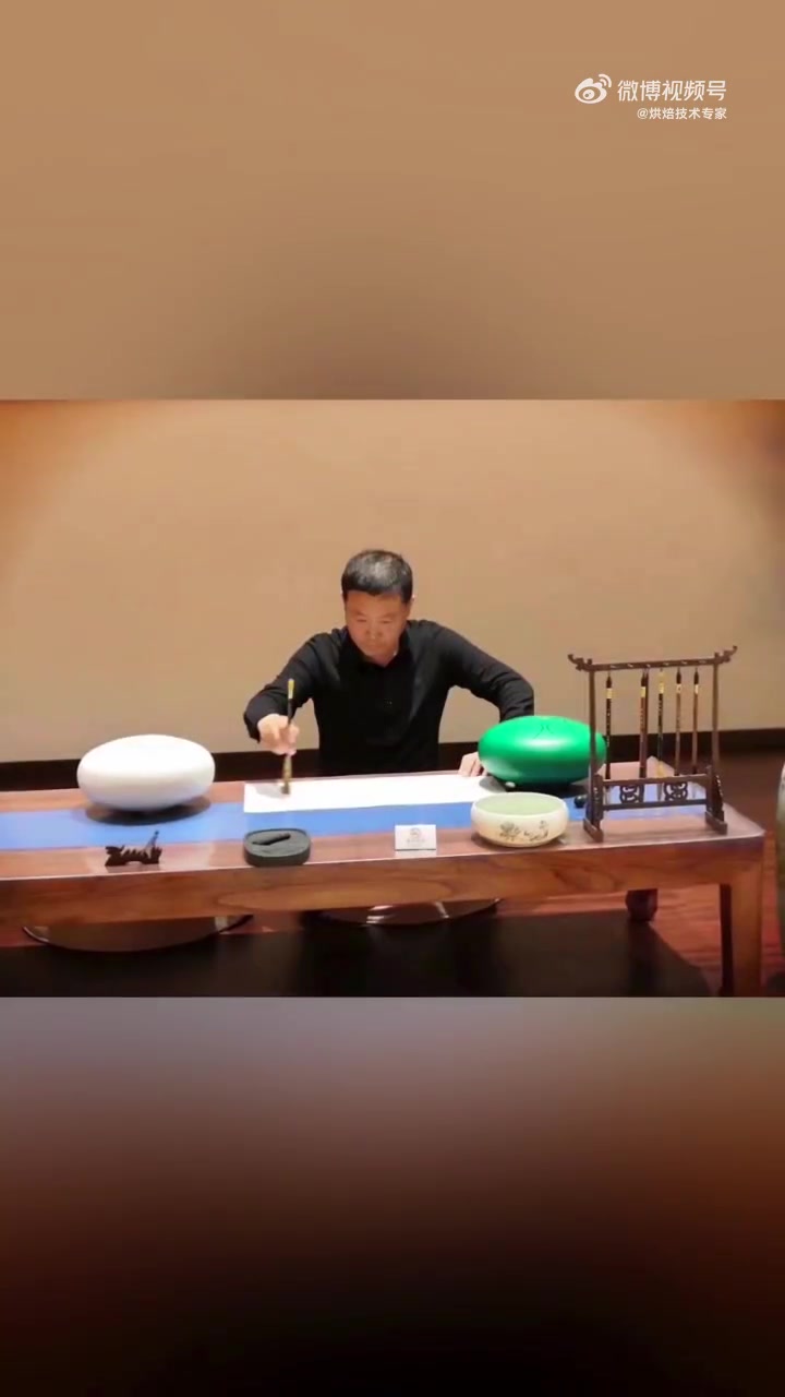 中国糕饼资深名匠杜德春、应邀指导少林僧侣素食饮食文化与营养工程沙龙。和尚吃素,为何也得三高