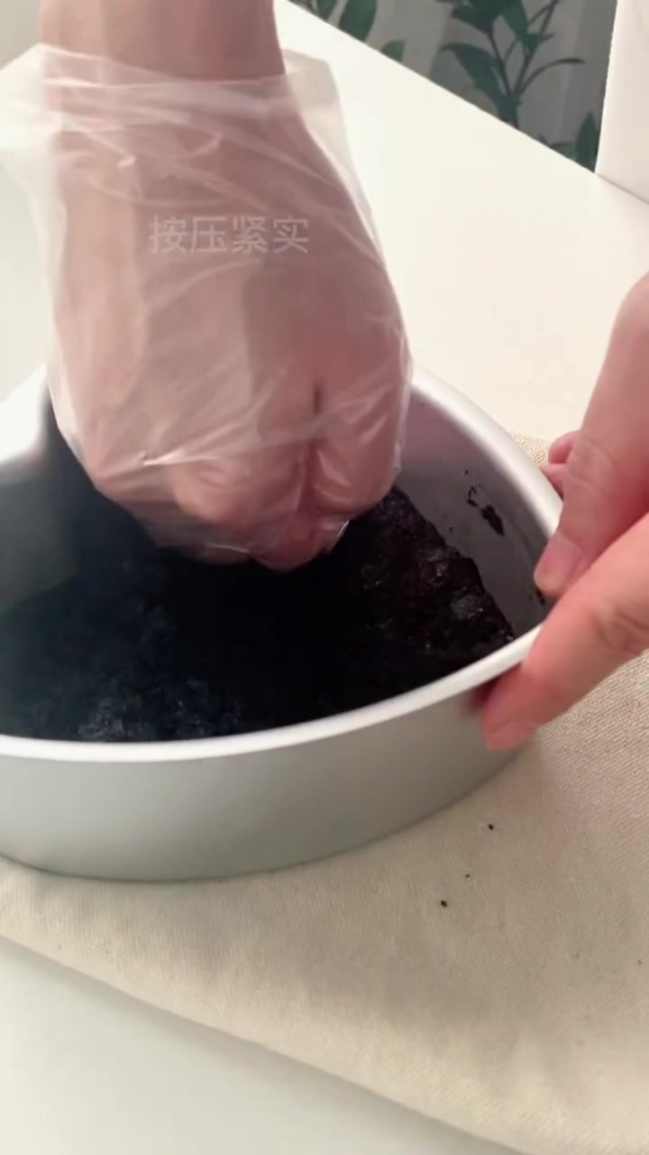 今天在家学做一个做法简单的草莓慕斯蛋糕