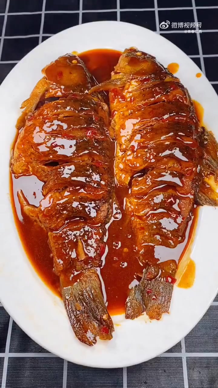 午饭吃什么 红烧鲫鱼的正确打开方式!色泽就很诱人～(最爱学做饭)赣青爱分享