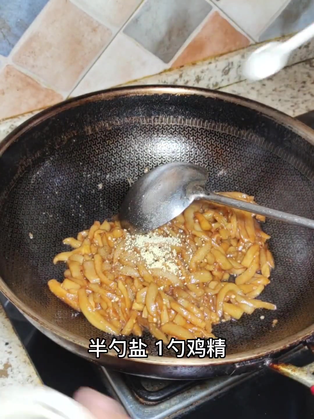 不用油炸,不用盐杀的家常茄子做法,“素烧茄条”既好吃做法又简单!美食教程 美食 素烧茄子 